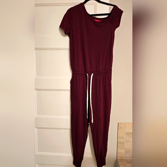 n: Philanthropy Burgundy Short Sleeve Off the Shoulder Jumpsuit sz medium - Picture 4 of 6